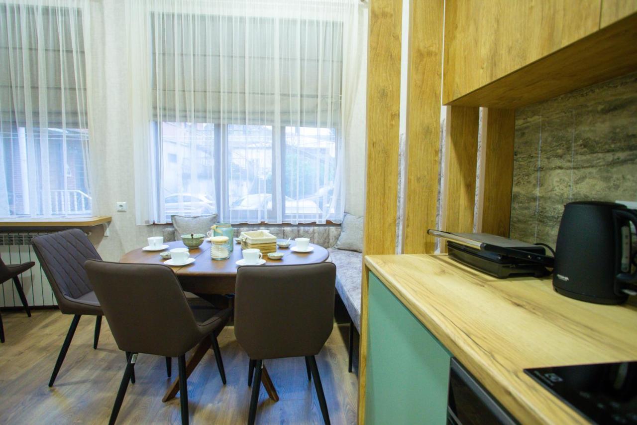 Nino'S Cosy Apartment クタイシ エクステリア 写真