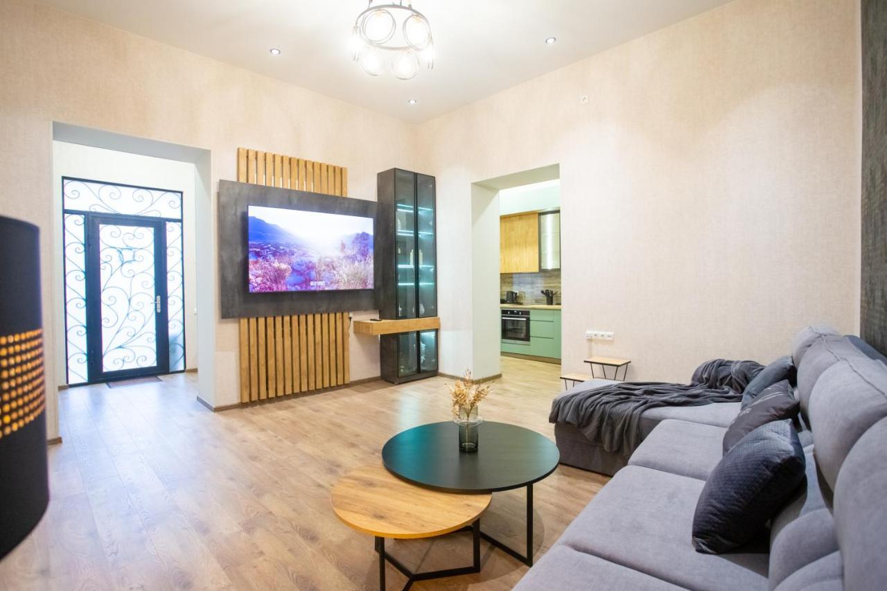 Nino'S Cosy Apartment クタイシ エクステリア 写真