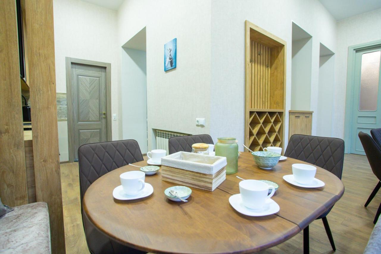 Nino'S Cosy Apartment クタイシ エクステリア 写真